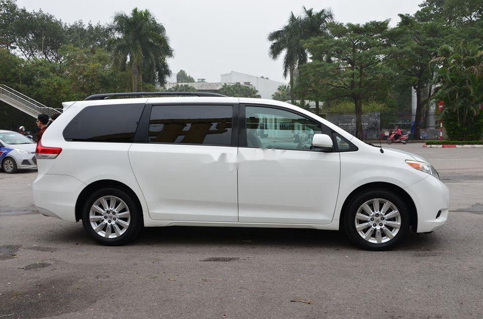 Toyota Sienna 2011 - Bán ô tô Toyota Sienna đời 2011, xe nhập