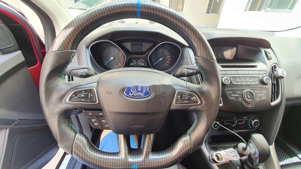 Ford Focus 2017 - Bán ô tô Ford Focus đời 2017, màu đỏ như mới