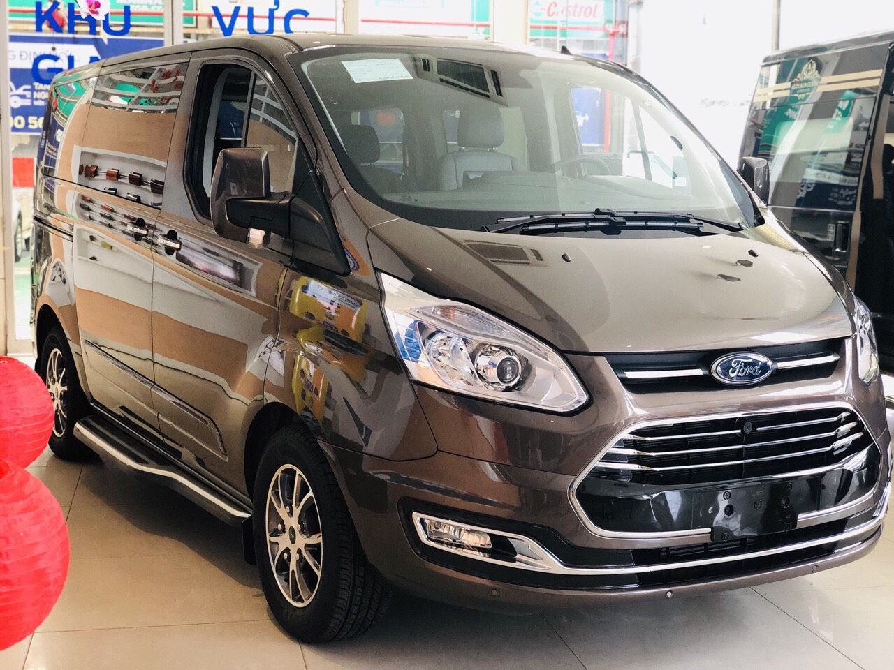 Ford Tourneo Trend 2019 - Cần bán gấp Ford Tourneo đời 2019, màu nâu, xe còn như mới