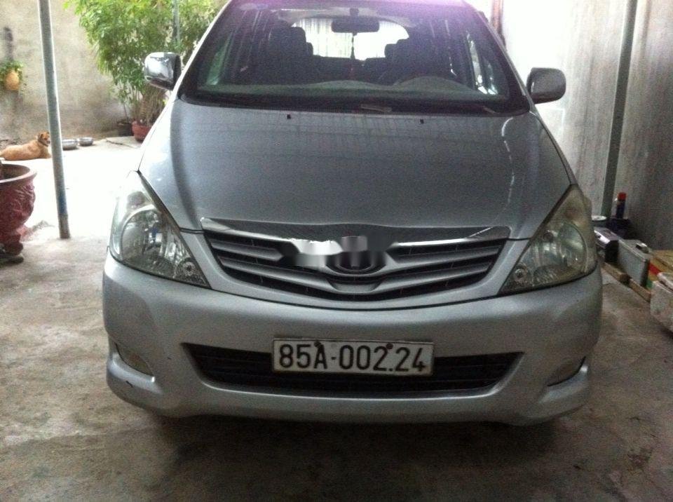 Toyota Innova 2006 - Cần bán xe Toyota Innova đời 2006, màu bạc, giá chỉ 218tr