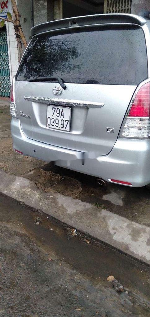 Toyota Innova 2009 - Cần bán gấp Toyota Innova sản xuất năm 2009, màu bạc, giá chỉ 335 triệu