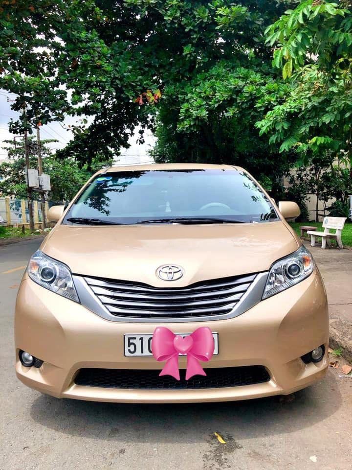 Toyota Sienna 2010 - Cần bán xe Toyota Sienna sản xuất năm 2010, màu vàng, nhập khẩu như mới