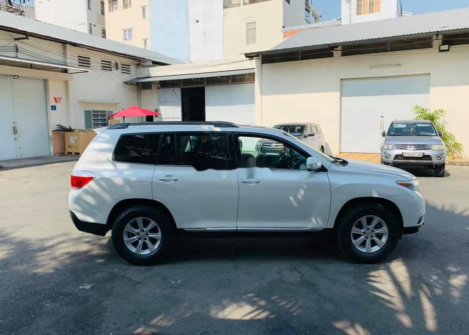 Toyota Highlander 2011 - Cần bán gấp Toyota Highlander đời 2011, màu trắng, xe nhập