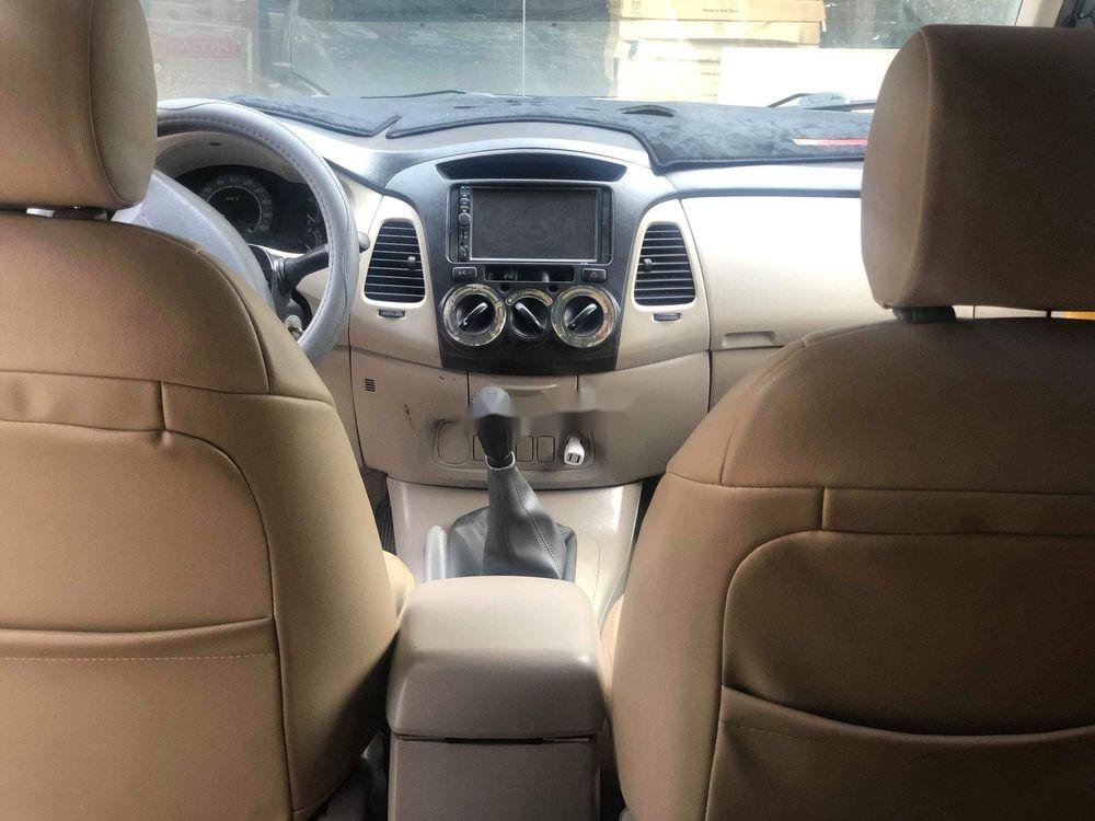 Toyota Innova 2006 - Cần bán lại xe Toyota Innova năm 2006, màu bạc, xe nhập chính chủ