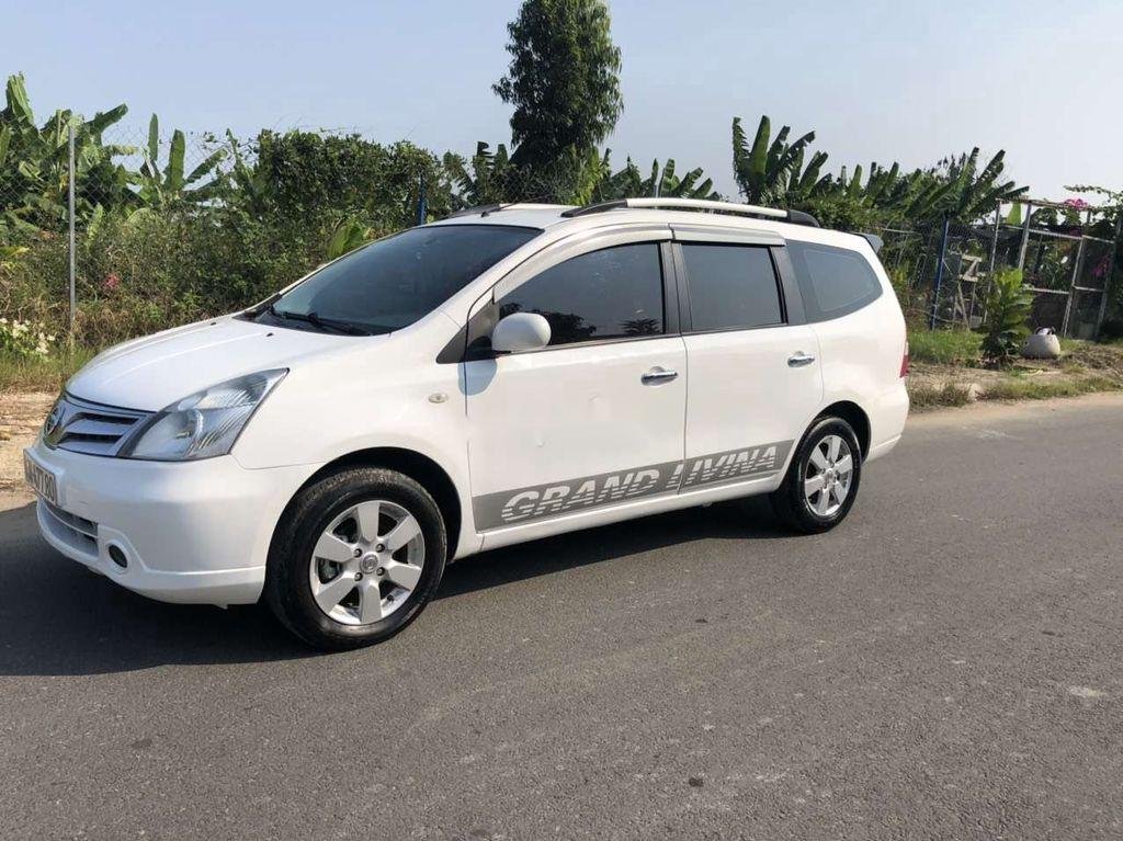 Nissan Grand livina 2011 - Bán ô tô Nissan Grand livina sản xuất năm 2011, màu trắng