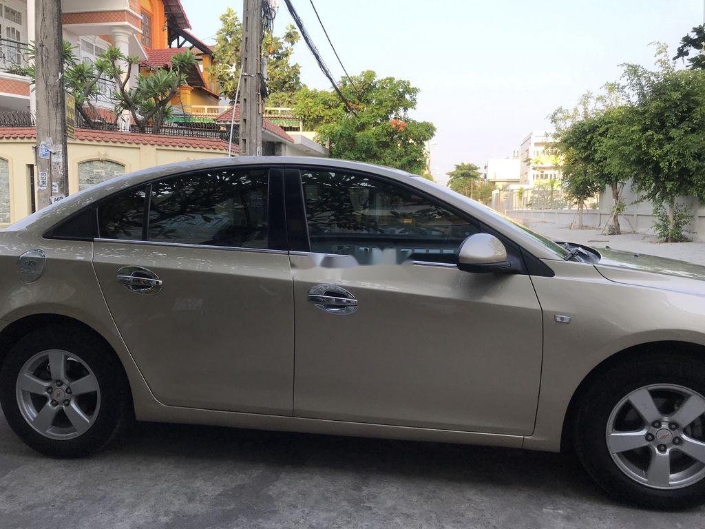 Chevrolet Cruze 2013 - Cần bán gấp Chevrolet Cruze đời 2013, màu vàng còn mới giá cạnh tranh