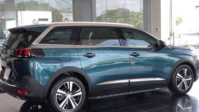 Peugeot 5008 1.6GAT 2020 - Bán ô tô Peugeot 5008 1.6GAT đời 2020, màu xanh lục