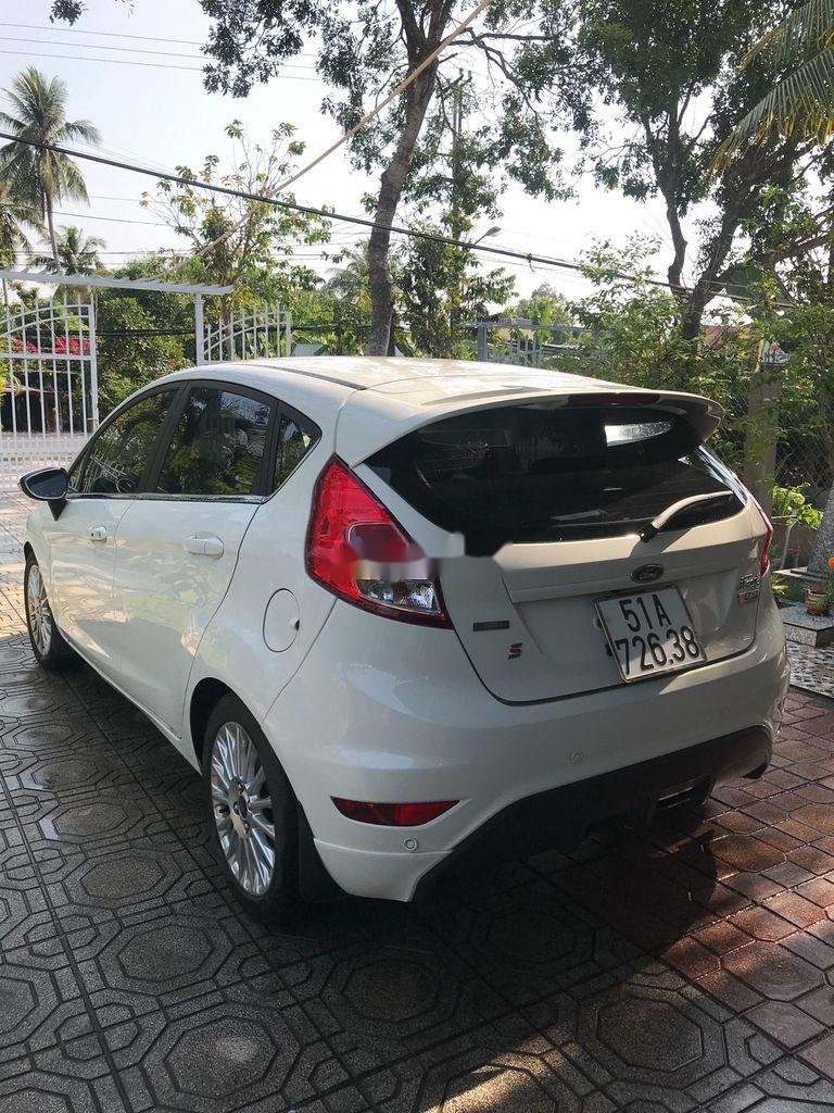 Ford Fiesta 2014 - Bán Ford Fiesta sản xuất 2014, màu trắng