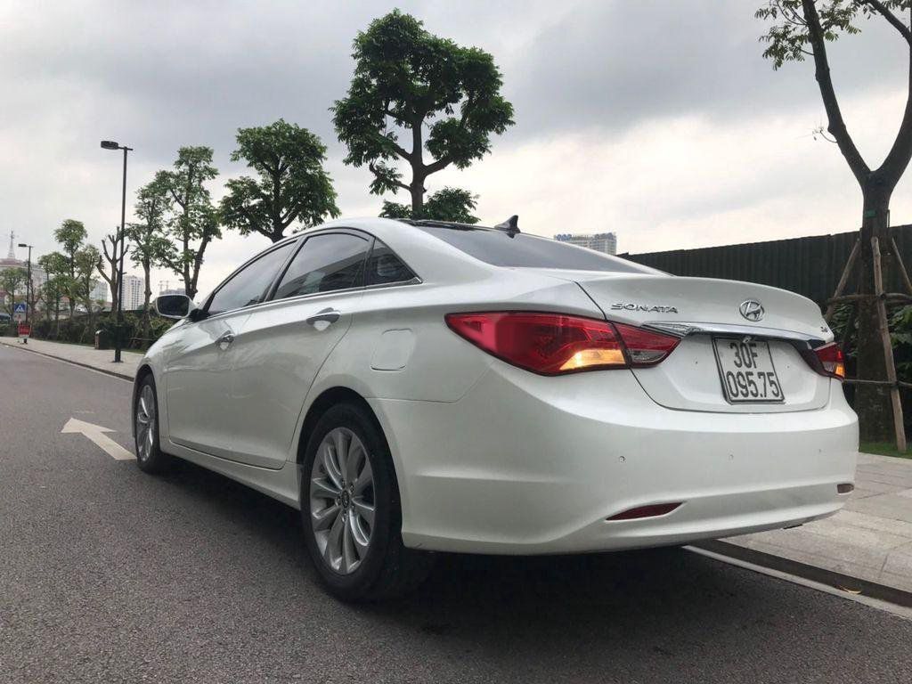 Hyundai Sonata     2010 - Cần bán xe Hyundai Sonata 2010, xe nhập như mới, giá tốt