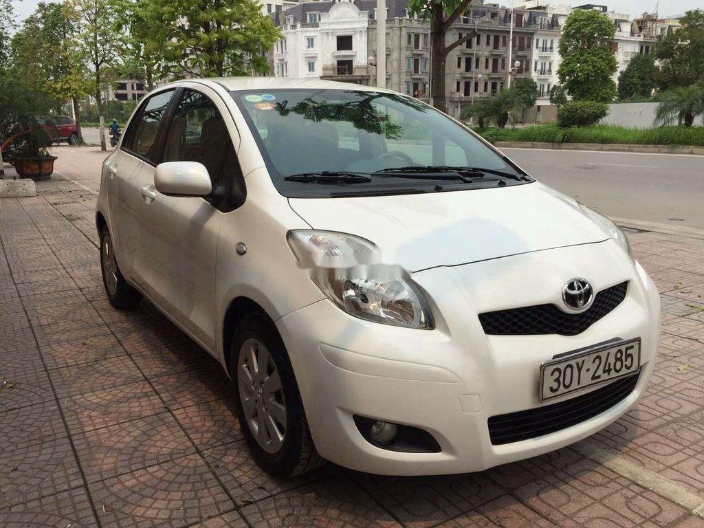 Toyota Yaris  1.3AT   2009 - Bán Toyota Yaris 1.3AT năm 2009, màu trắng, xe nhập