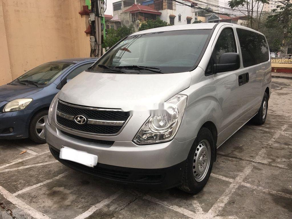 Hyundai Grand Starex    2007 - Cần bán xe Hyundai Grand Starex sản xuất năm 2007, màu bạc, nhập khẩu nguyên chiếc, giá chỉ 370 triệu