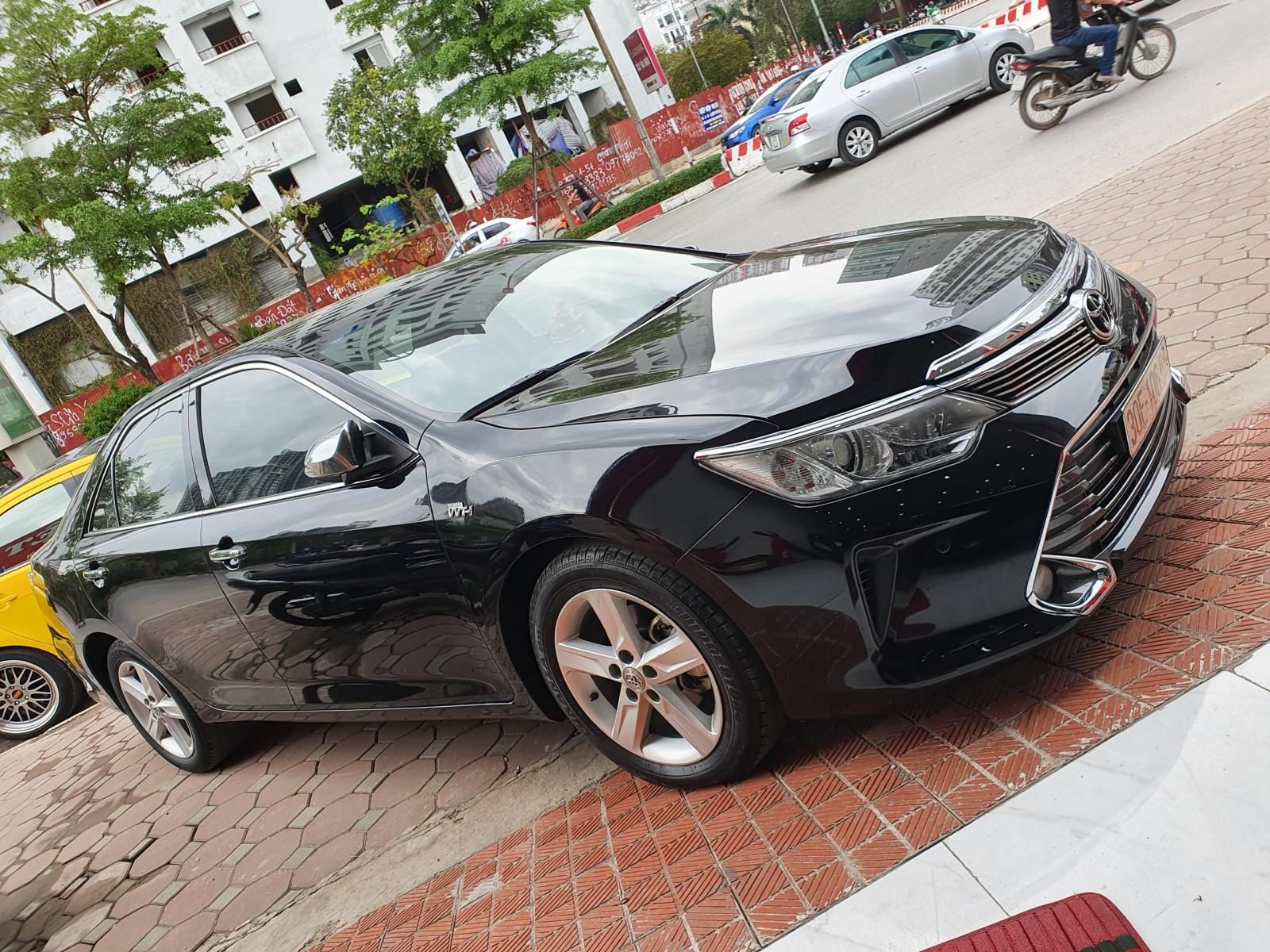 Toyota Camry 2.5 Q 2015 - Cần bán lại xe Toyota Camry 2.5 Q đời 2015, màu đen, giá siêu tốt