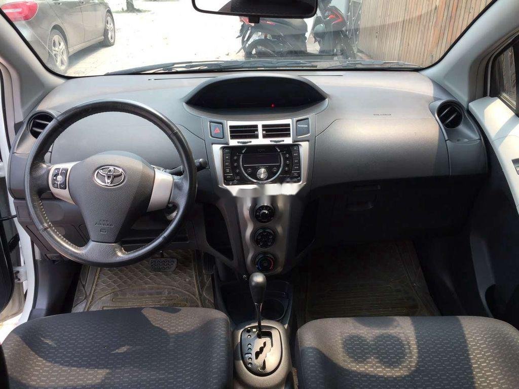 Toyota Yaris  1.3AT   2009 - Bán Toyota Yaris 1.3AT năm 2009, màu trắng, xe nhập