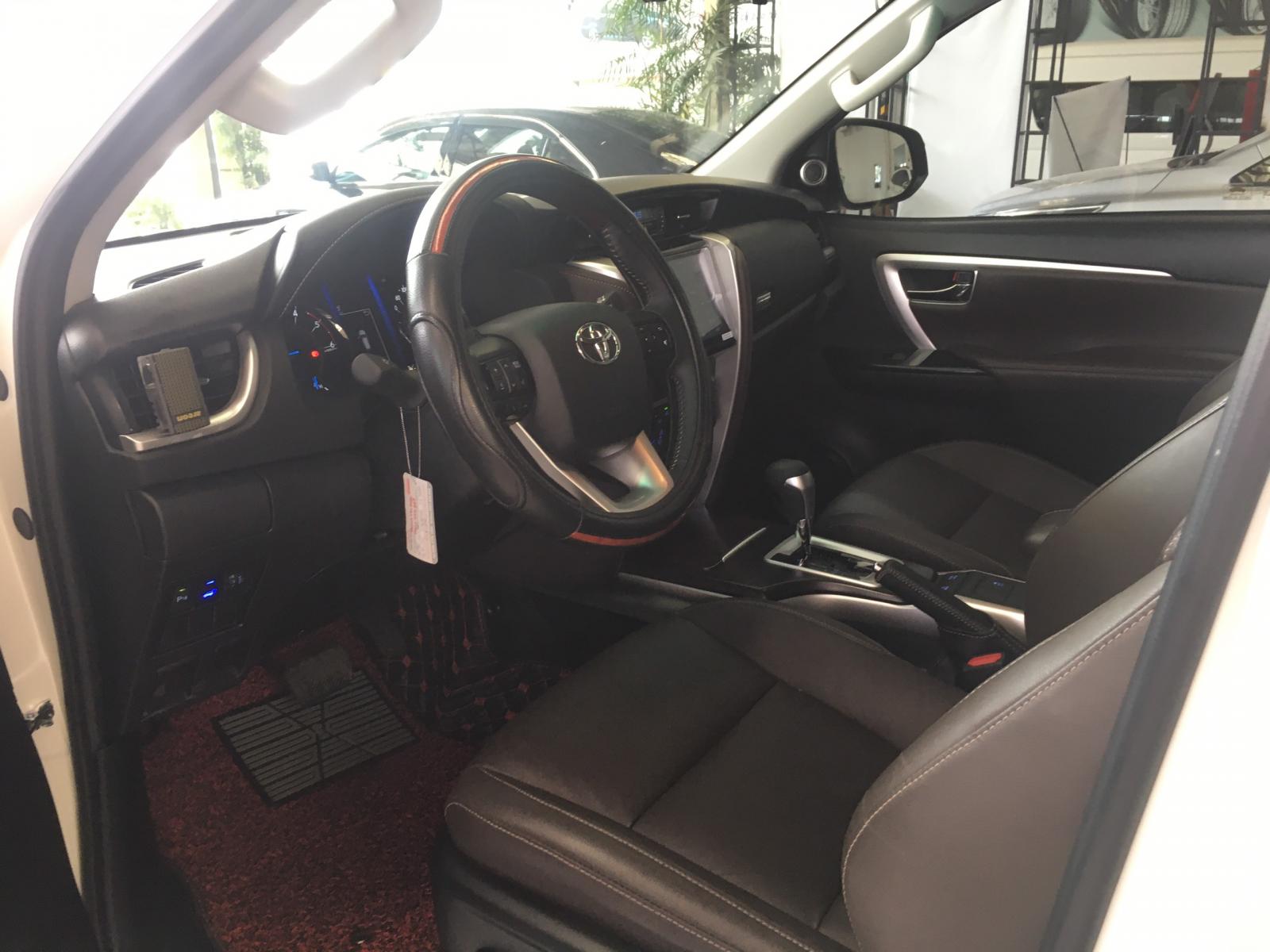 Toyota Fortuner 2.4 AT 4x2 2019 - Cần bán gấp xe Fortuner 2019  lướt giá thương lượng