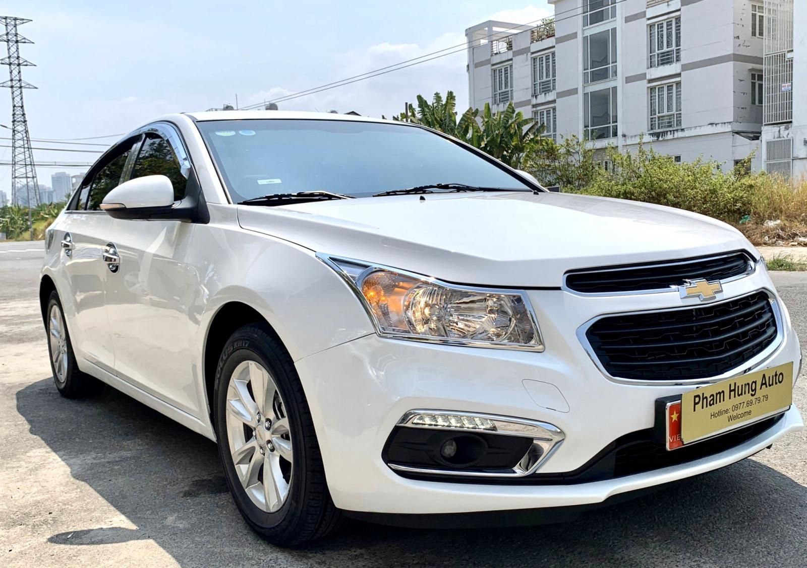 Chevrolet Cruze 2017 - Bán ô tô Chevrolet Cruze năm sản xuất 2017, màu trắng, giá chỉ 378 triệu