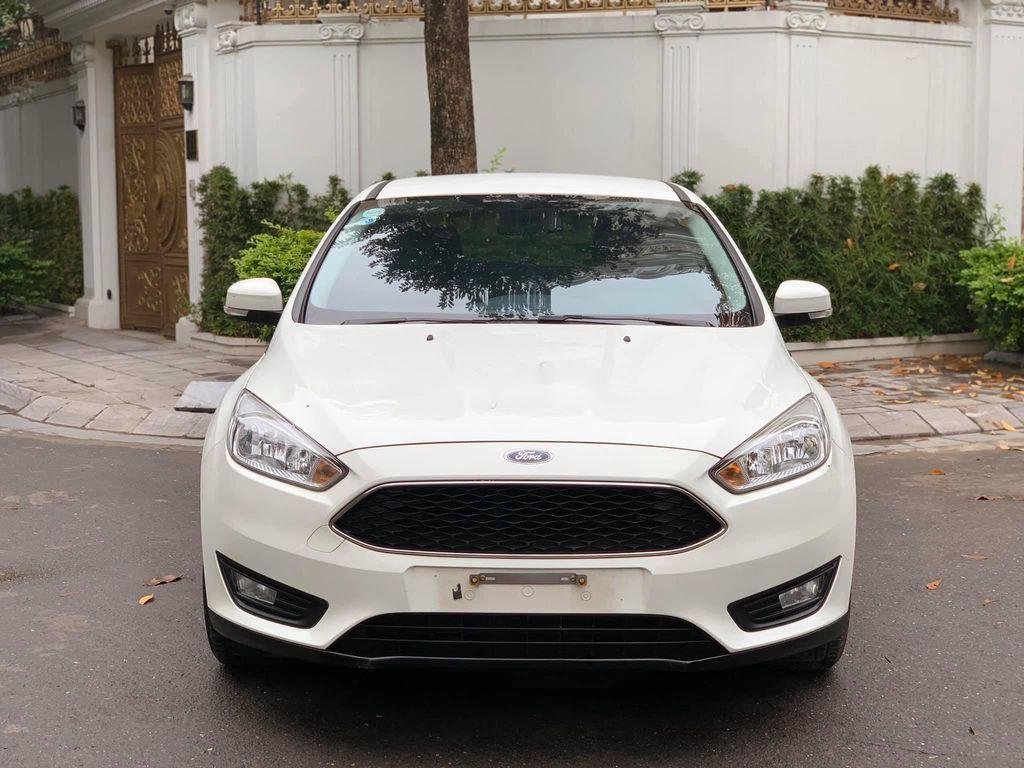 Ford Focus 2018 - Cần bán gấp Ford Focus sản xuất 2018, màu trắng