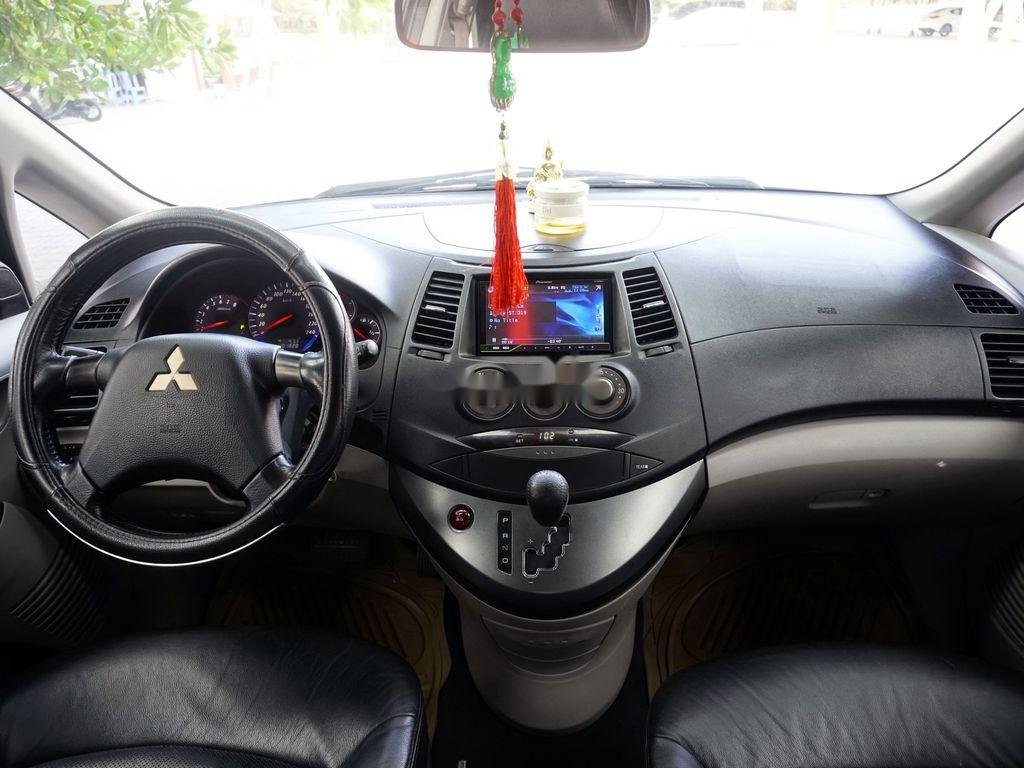 Mitsubishi Grandis     2005 - Cần bán gấp Mitsubishi Grandis sản xuất 2005, màu đen chính chủ giá cạnh tranh