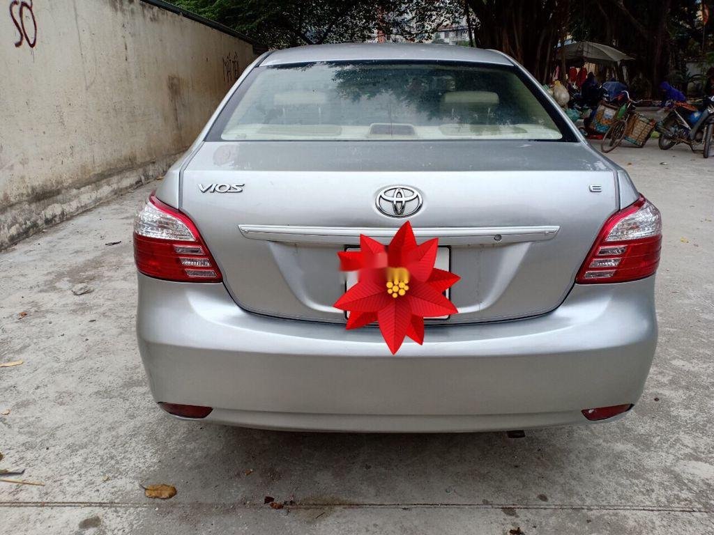 Toyota Vios 2012 - Cần bán gấp Toyota Vios 2012, màu bạc, giá tốt