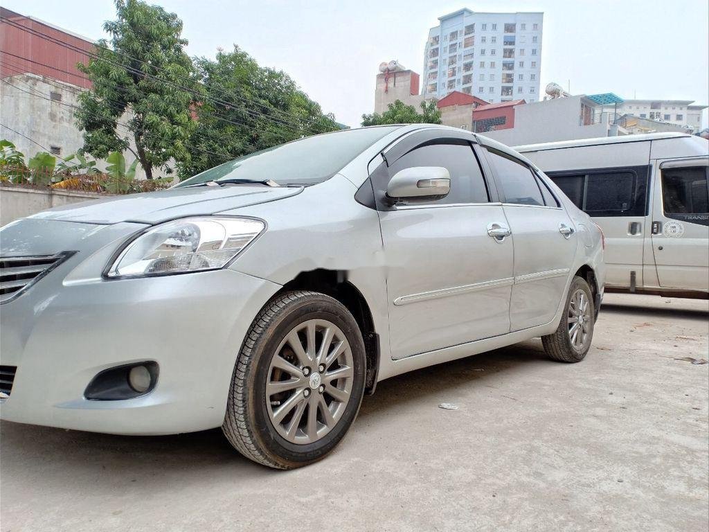 Toyota Vios 2012 - Cần bán gấp Toyota Vios 2012, màu bạc, giá tốt