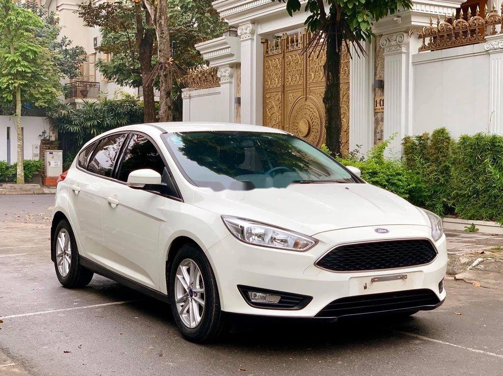 Ford Focus 2018 - Cần bán gấp Ford Focus sản xuất 2018, màu trắng