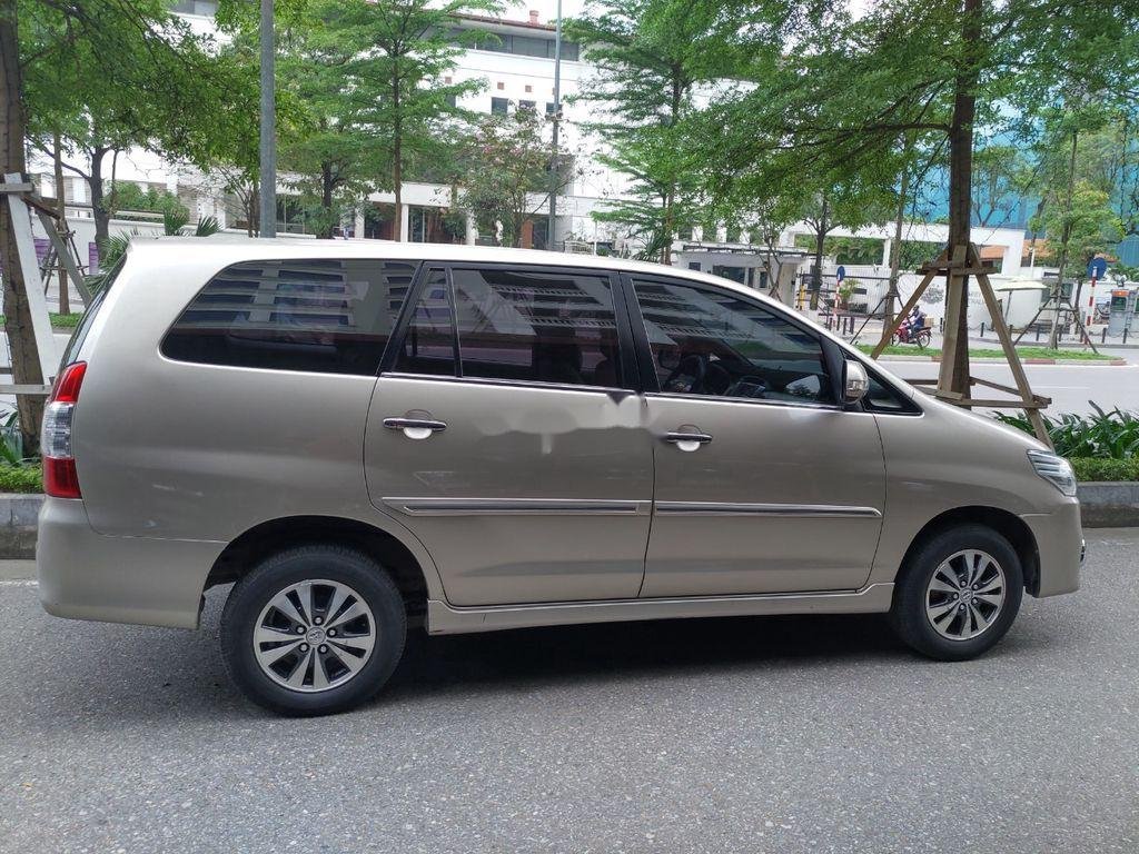 Toyota Innova 2016 - Cần bán gấp Toyota Innova năm sản xuất 2016, màu xám, giá chỉ 540 triệu