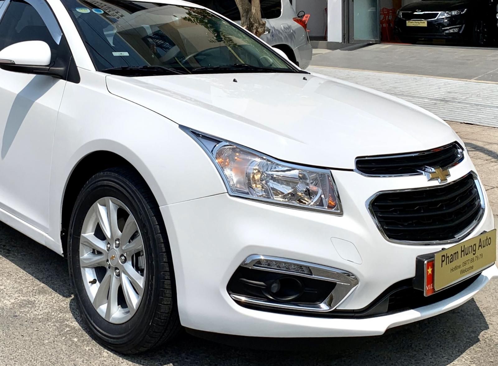 Chevrolet Cruze 2017 - Bán ô tô Chevrolet Cruze năm sản xuất 2017, màu trắng, giá chỉ 378 triệu