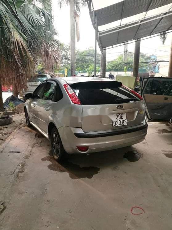 Ford Focus 2008 - Cần bán Ford Focus sản xuất 2008, màu bạc, 325 triệu