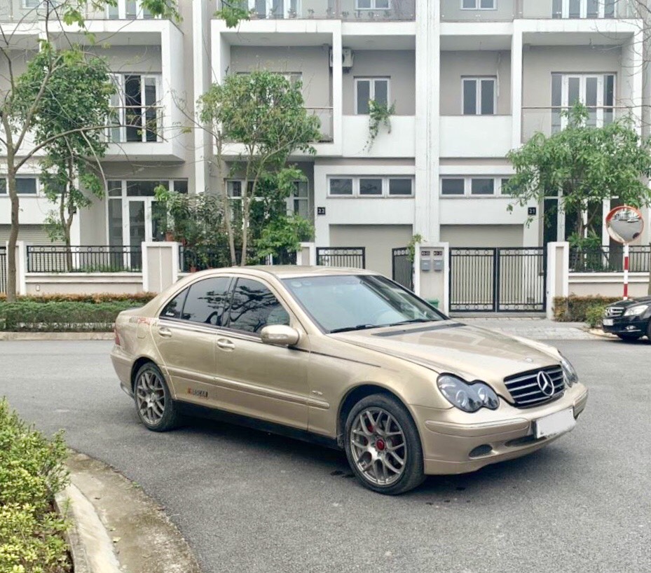 Mercedes-Benz C200 AT số tự động 2002 - Bán ô tô Mercedes AT c200 số tự động đời 2002, màu bạc, nhập khẩu nguyên chiếc