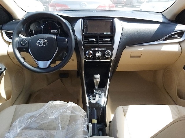 Toyota Yaris 1.5G CVT 2020 - Mua trả góp Toyota Yaris G 2020 màu bạc chỉ từ 220 triệu trả trước