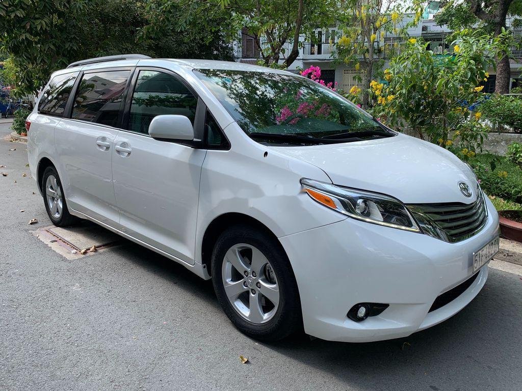 Toyota Sienna 2010 - Cần bán gấp Toyota Sienna đời 2010, màu trắng, nhập khẩu nguyên chiếc