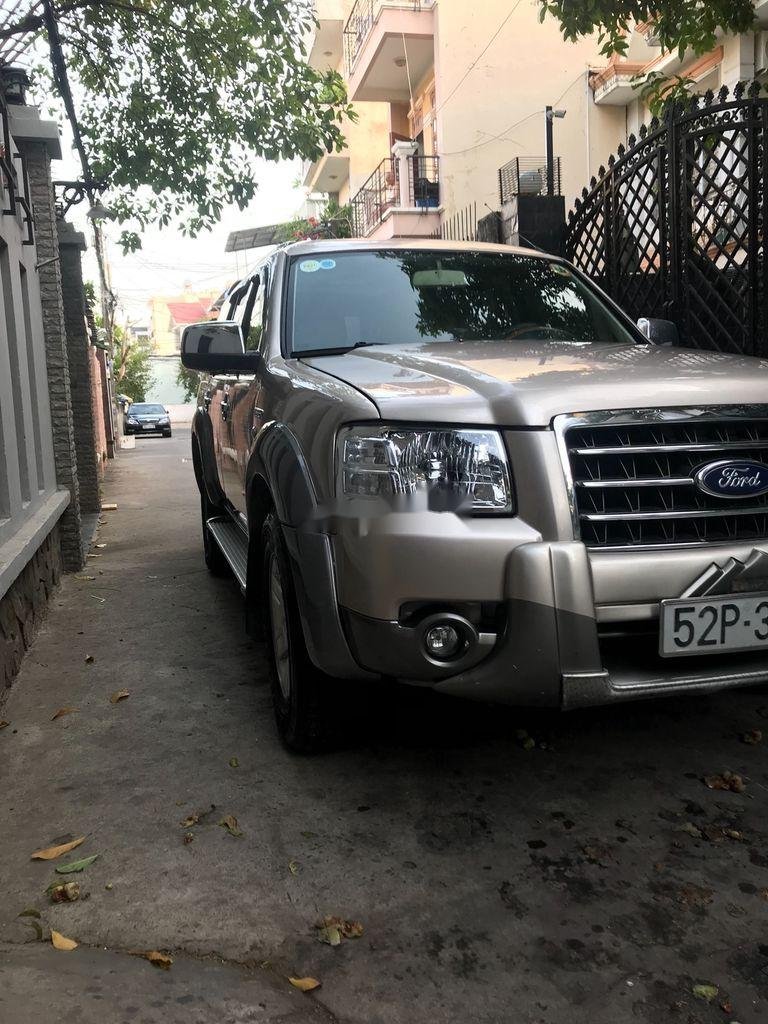 Ford Everest 2008 - Cần bán gấp Ford Everest đời 2008, màu xám, giá tốt