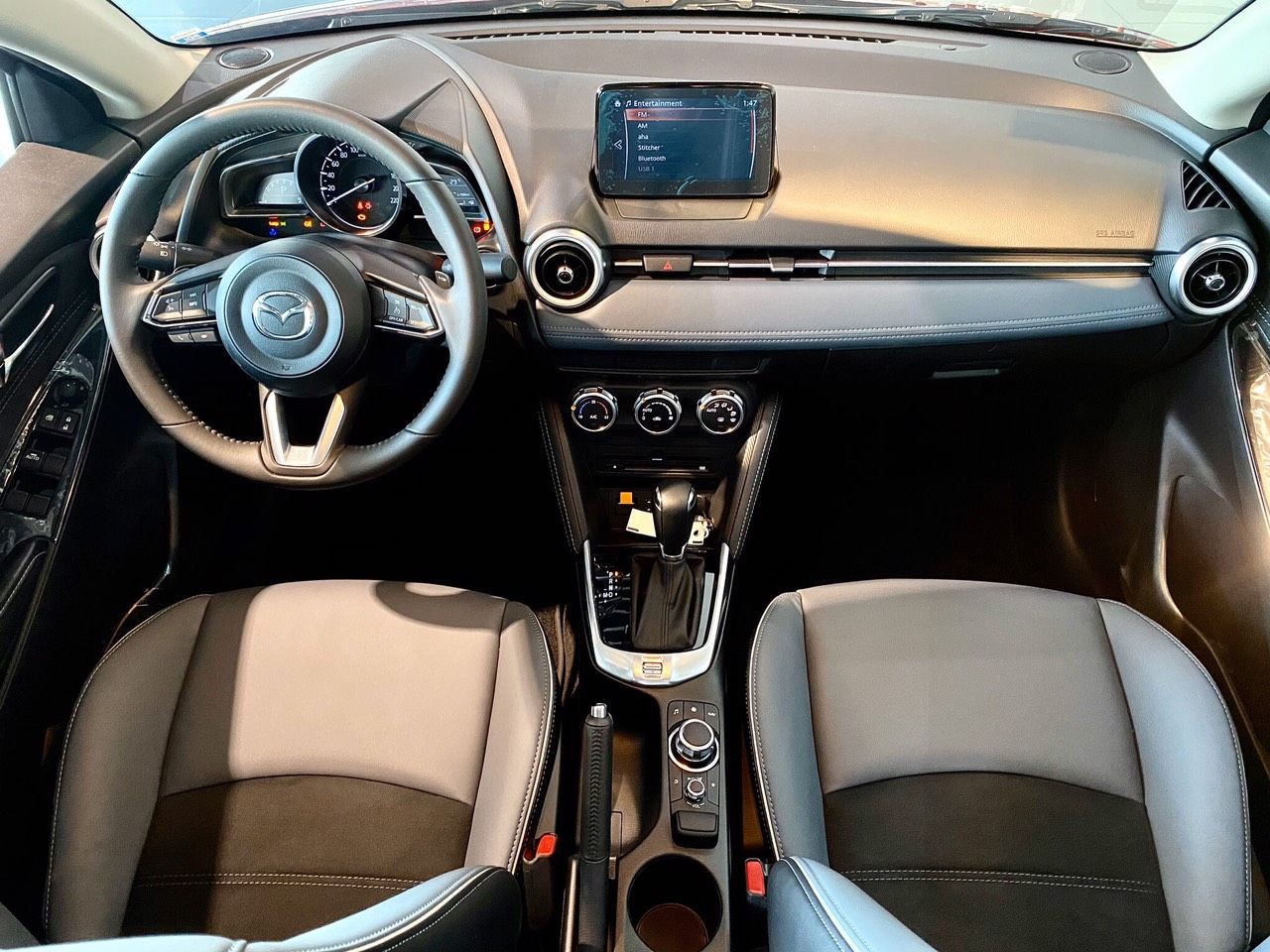 Mazda 2 Luxury 2020 - Giảm ngay 20 triệu, khi mua Mazda 2 Luxury đời 2020, màu đỏ