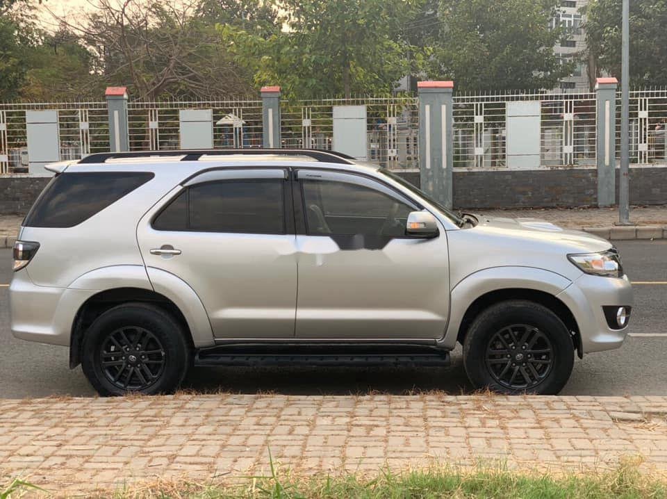 Toyota Fortuner 2016 - Cần bán gấp Toyota Fortuner sản xuất năm 2016 số sàn giá cạnh tranh