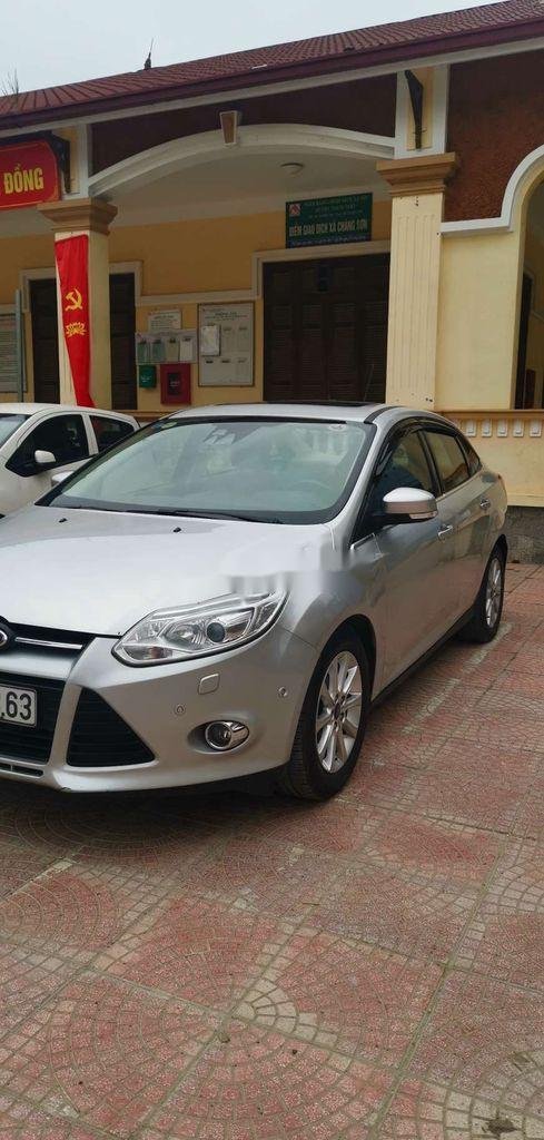 Ford Focus 2015 - Bán xe Ford Focus sản xuất 2015, màu bạc