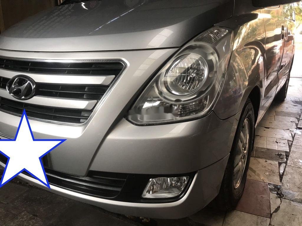 Hyundai Starex     2017 - Bán xe Hyundai Starex năm 2017, nhập khẩu nguyên chiếc, 745 triệu