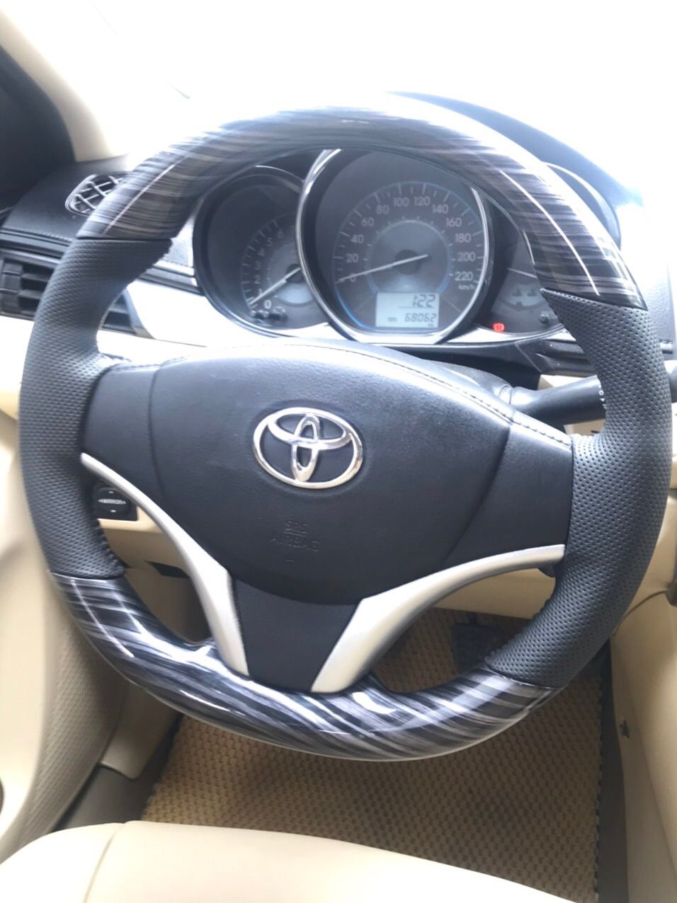 Toyota Vios 2014 - Chính chủ cần bán nhanh chiếc Toyota Vios MT, sản xuất 2014 ưu đãi giá thấp