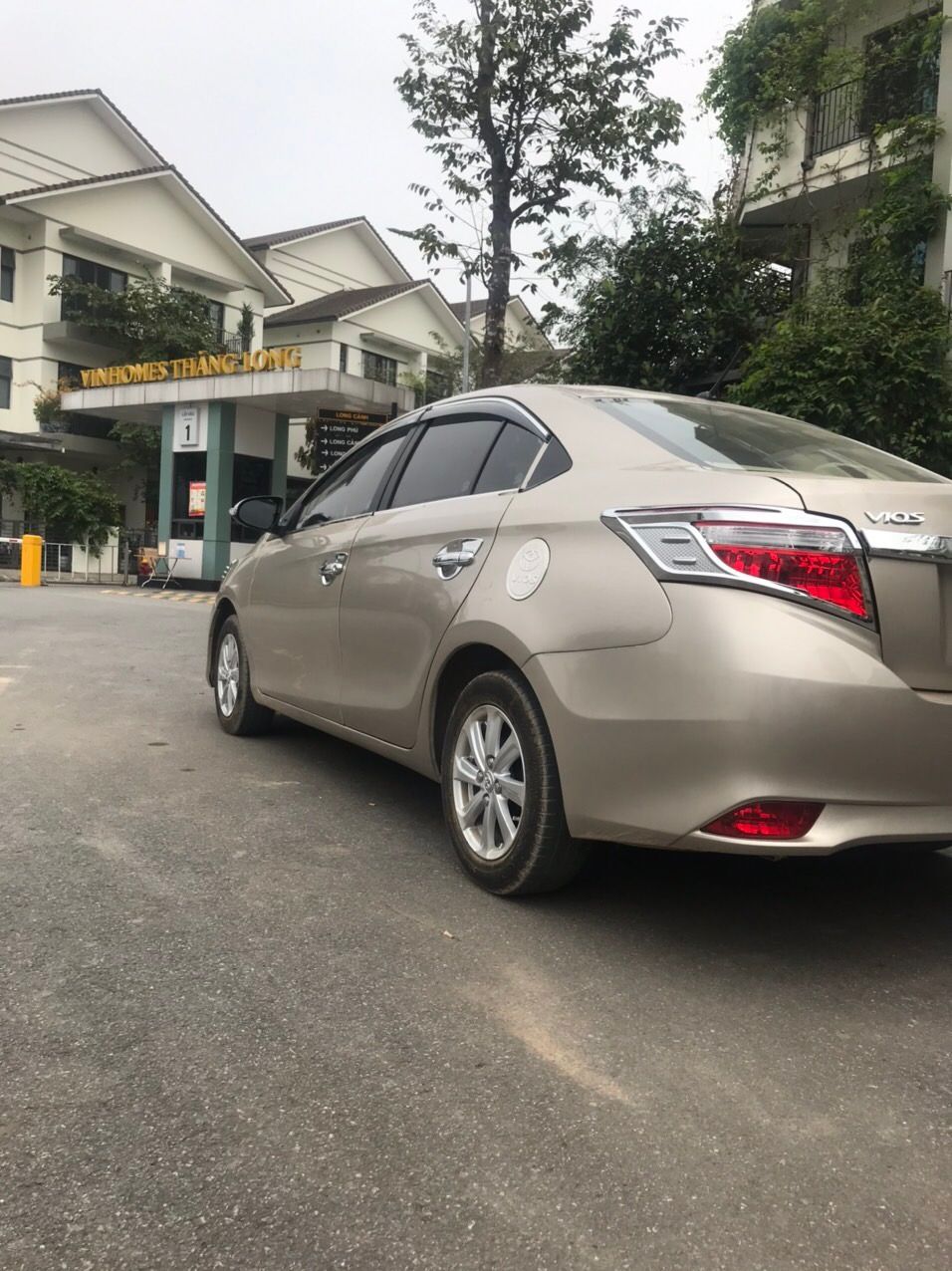 Toyota Vios 2014 - Chính chủ cần bán nhanh chiếc Toyota Vios MT, sản xuất 2014 ưu đãi giá thấp