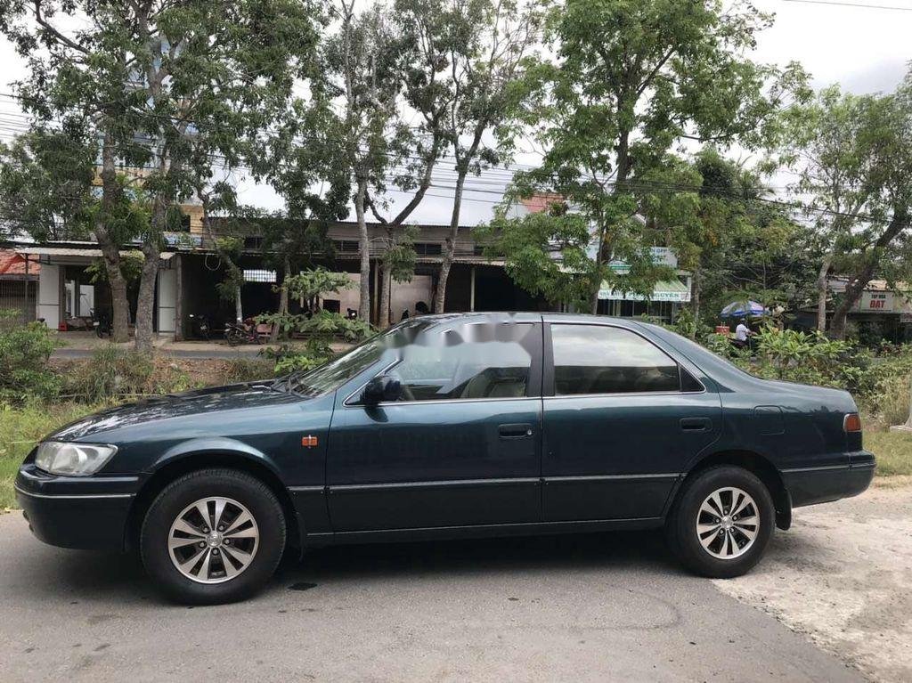 Toyota Camry   1998 - Cần bán Toyota Camry sản xuất 1998 số sàn