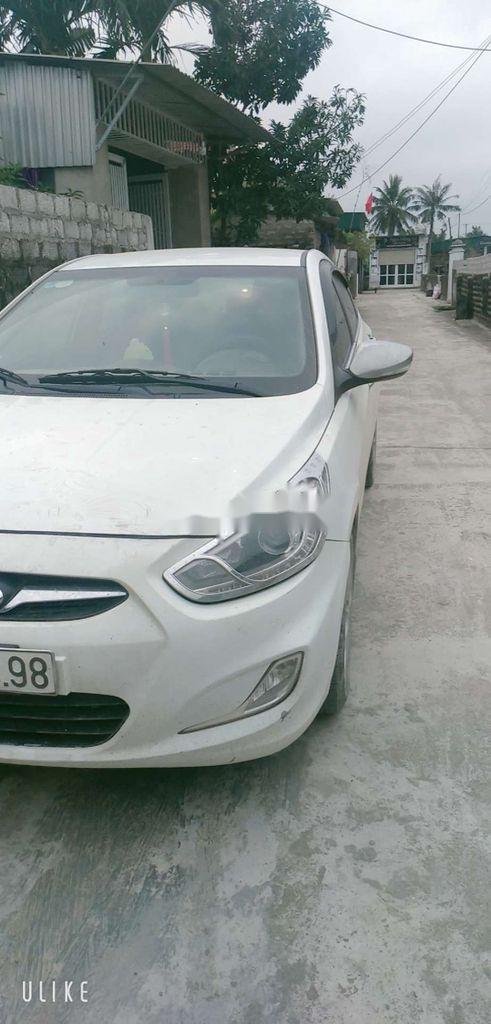 Hyundai Accent  Blue  2013 - Cần bán Hyundai Accent Blue sản xuất năm 2013, màu trắng, nhập khẩu số tự động, giá 375tr