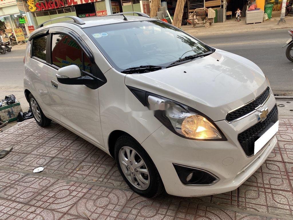 Chevrolet Spark 2015 - Cần bán Chevrolet Spark sản xuất 2015, màu trắng 