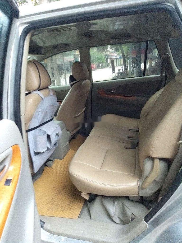 Toyota Innova 2010 - Bán Toyota Innova G MT năm 2010, màu bạc số sàn, giá tốt