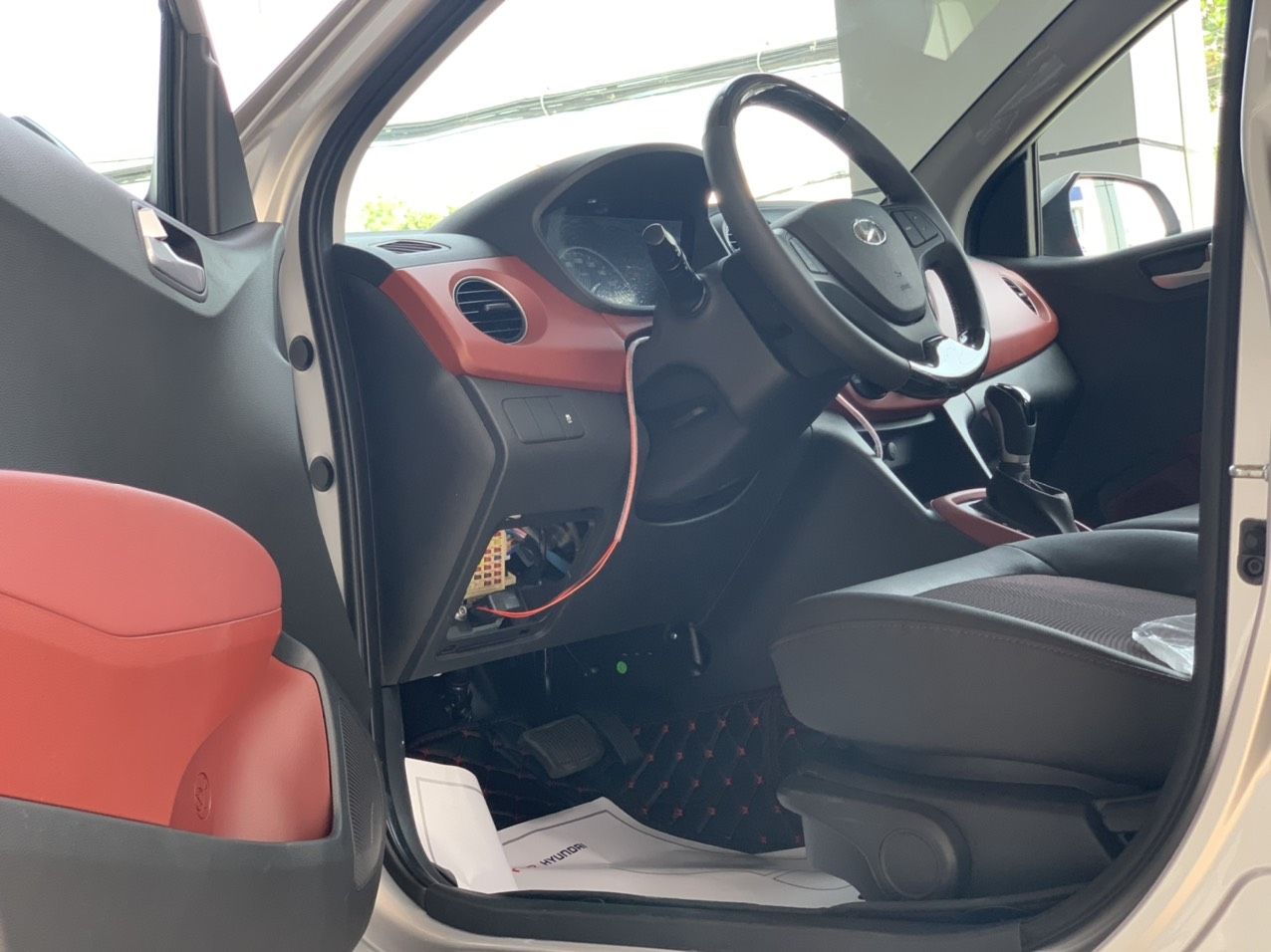 Hyundai Grand i10 1.2 AT 2019 - Bán ô tô Hyundai Grand i10 1.2 AT đời 2020, màu bạc, giá cạnh tranh