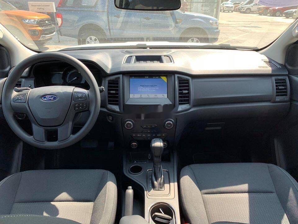 Ford Everest     2018 - Cần bán xe Ford Everest năm 2018, màu trắng, xe nhập