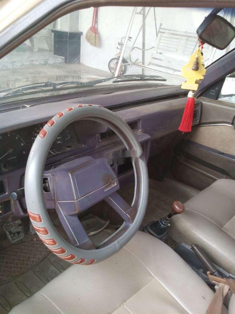 Toyota Camry 1985 - Cần bán lại xe Toyota Camry đời 1985, màu vàng, nhập khẩu nguyên chiếc, giá tốt