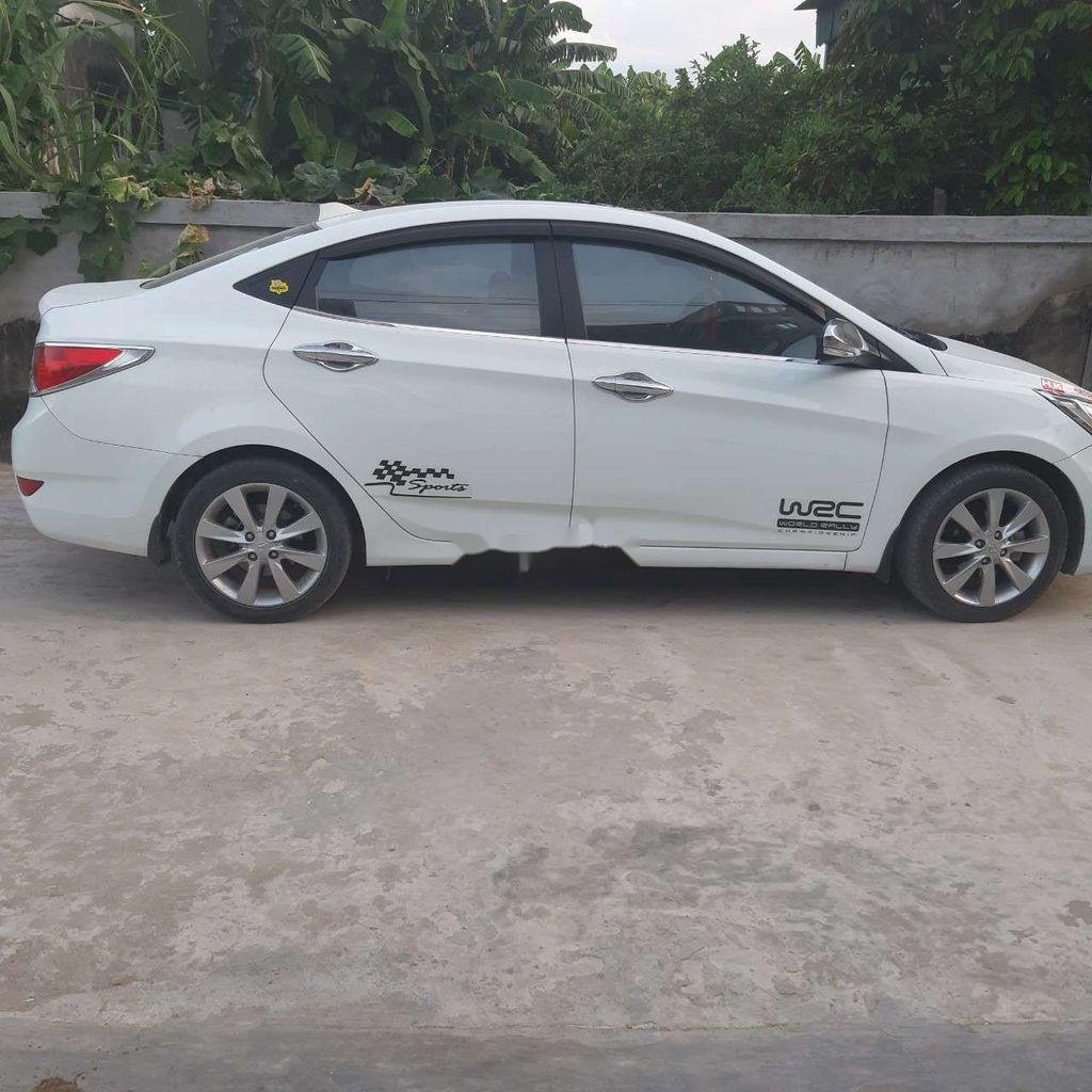 Hyundai Accent  Blue  2013 - Cần bán Hyundai Accent Blue sản xuất năm 2013, màu trắng, nhập khẩu số tự động, giá 375tr