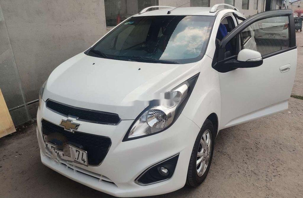 Chevrolet Spark 2014 - Cần bán xe Chevrolet Spark AT năm 2014, màu trắng số tự động