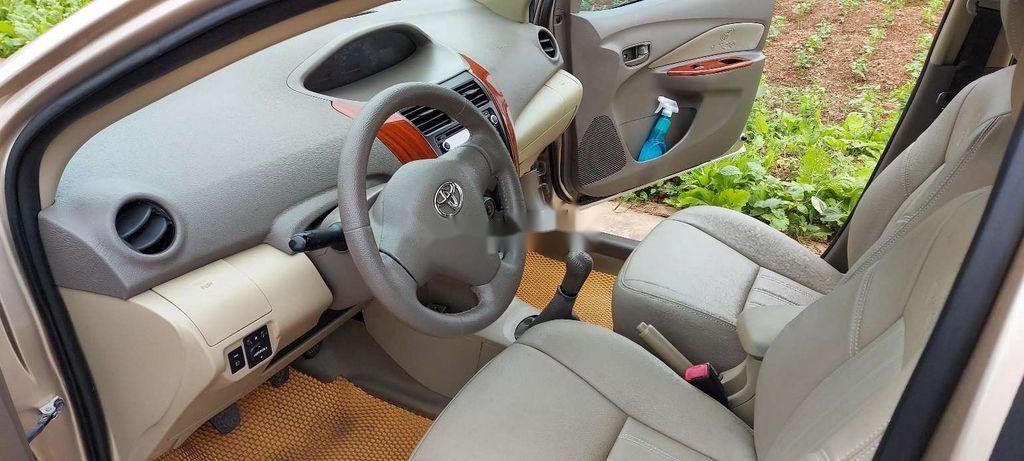 Toyota Vios 2014 - Bán Toyota Vios sản xuất năm 2014, màu vàng cát, giá 298tr