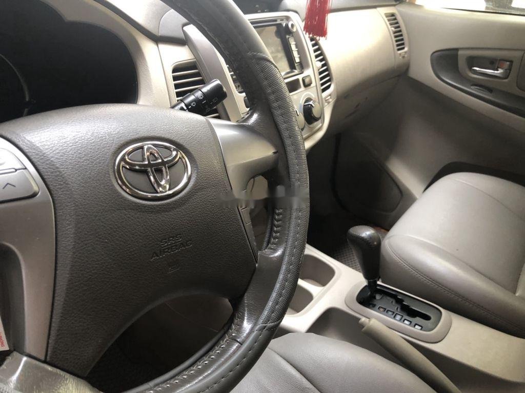 Toyota Innova 2012 - Cần bán xe Toyota Innova đời 2012, màu bạc, giá tốt