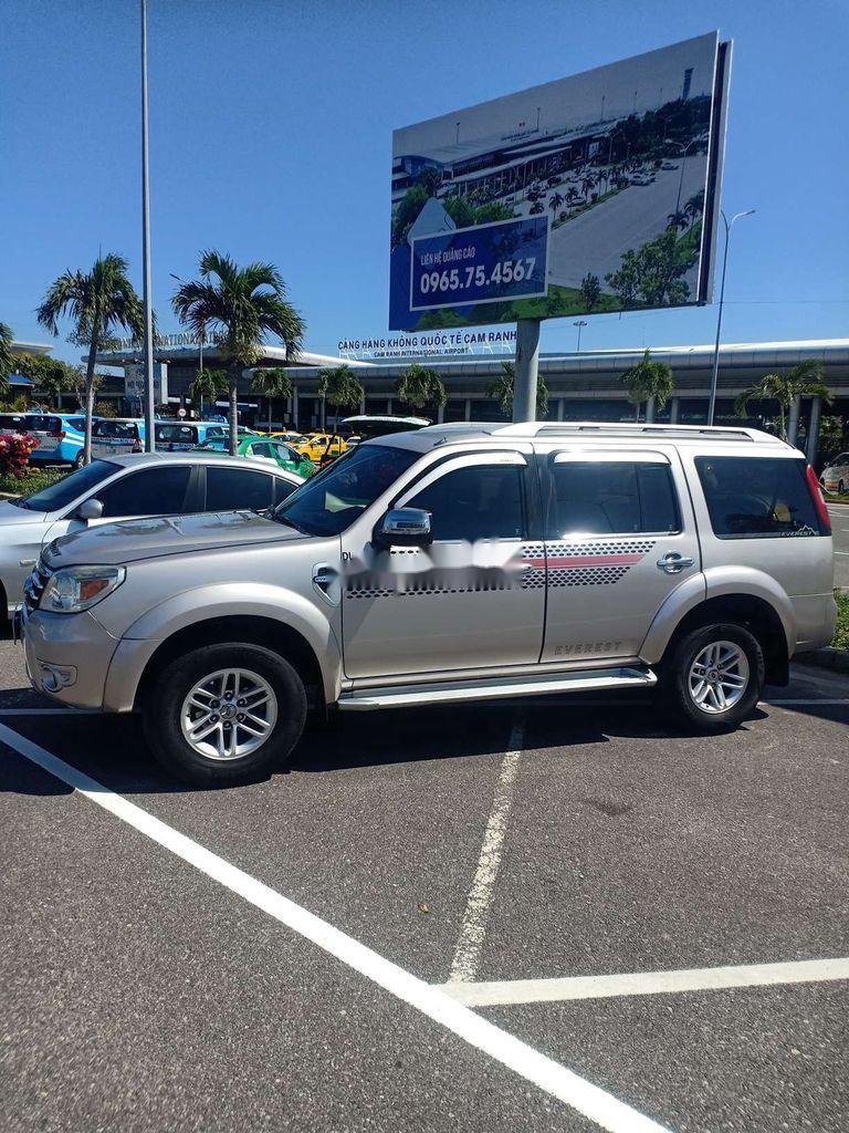 Ford Everest 2010 - Cần bán xe Ford Everest 2010, màu bạc, 435 triệu