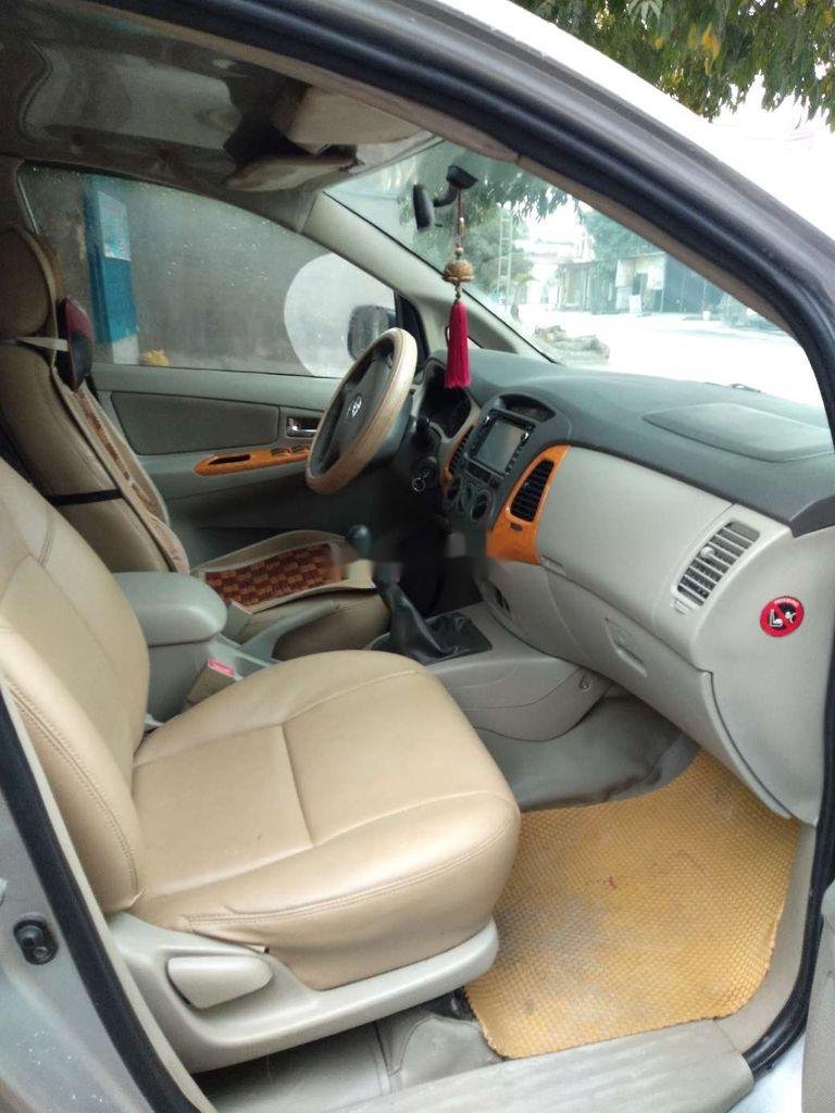 Toyota Innova 2010 - Bán Toyota Innova G MT năm 2010, màu bạc số sàn, giá tốt